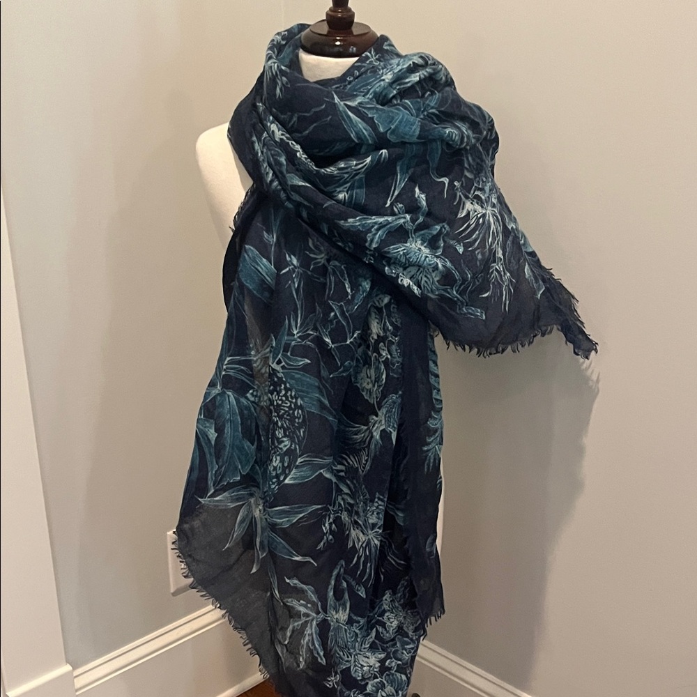 ANN MASHBURN NWT Floral Lightweight Scarf